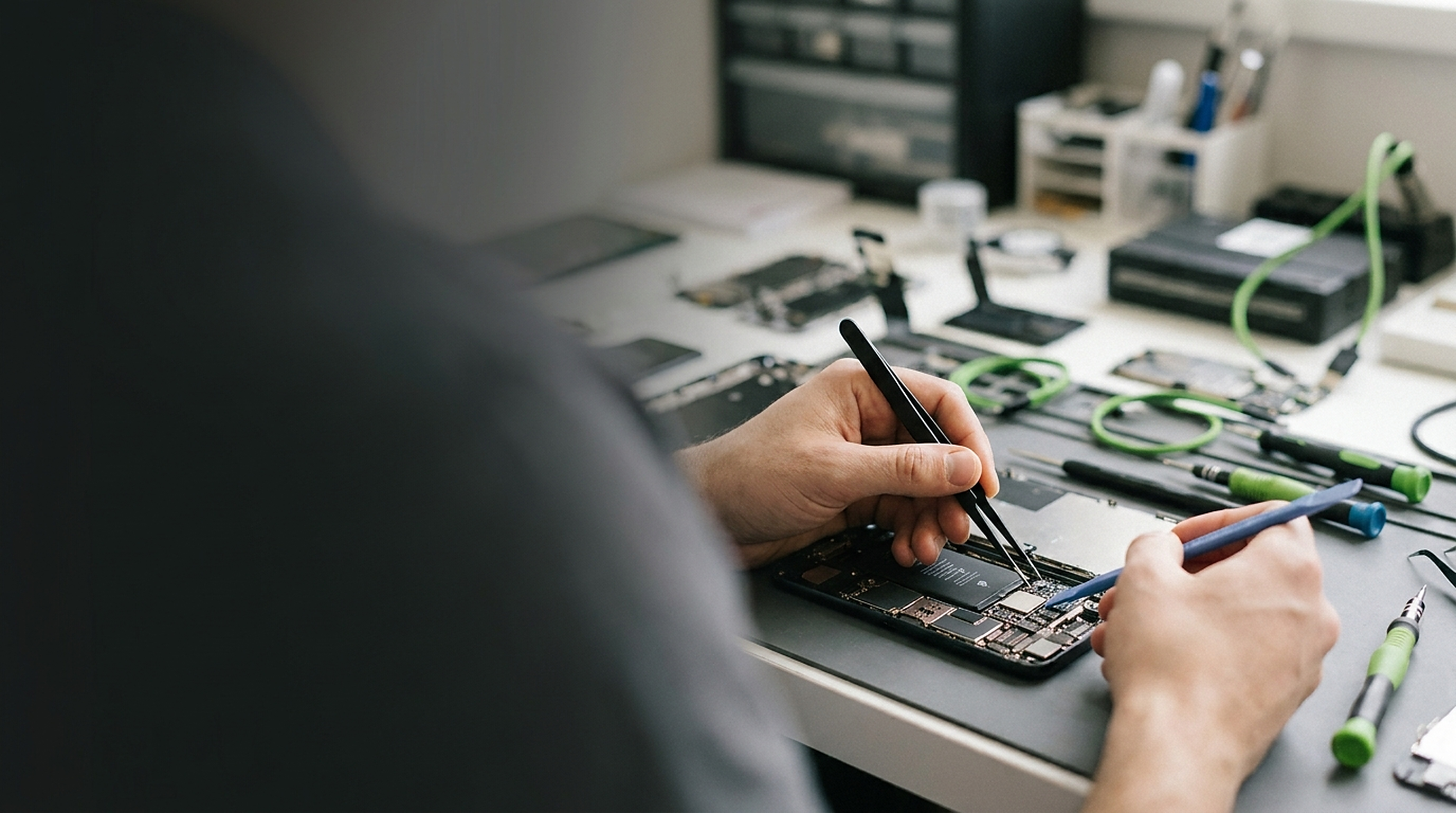 Réparation de smartphone en atelier